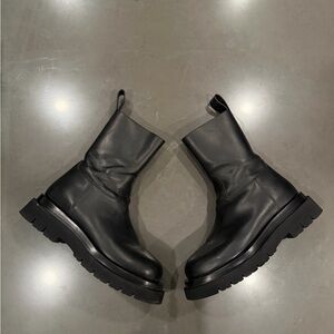 Bottega Veneta Men’s Authentic Lug Black Leather Boots 44eu